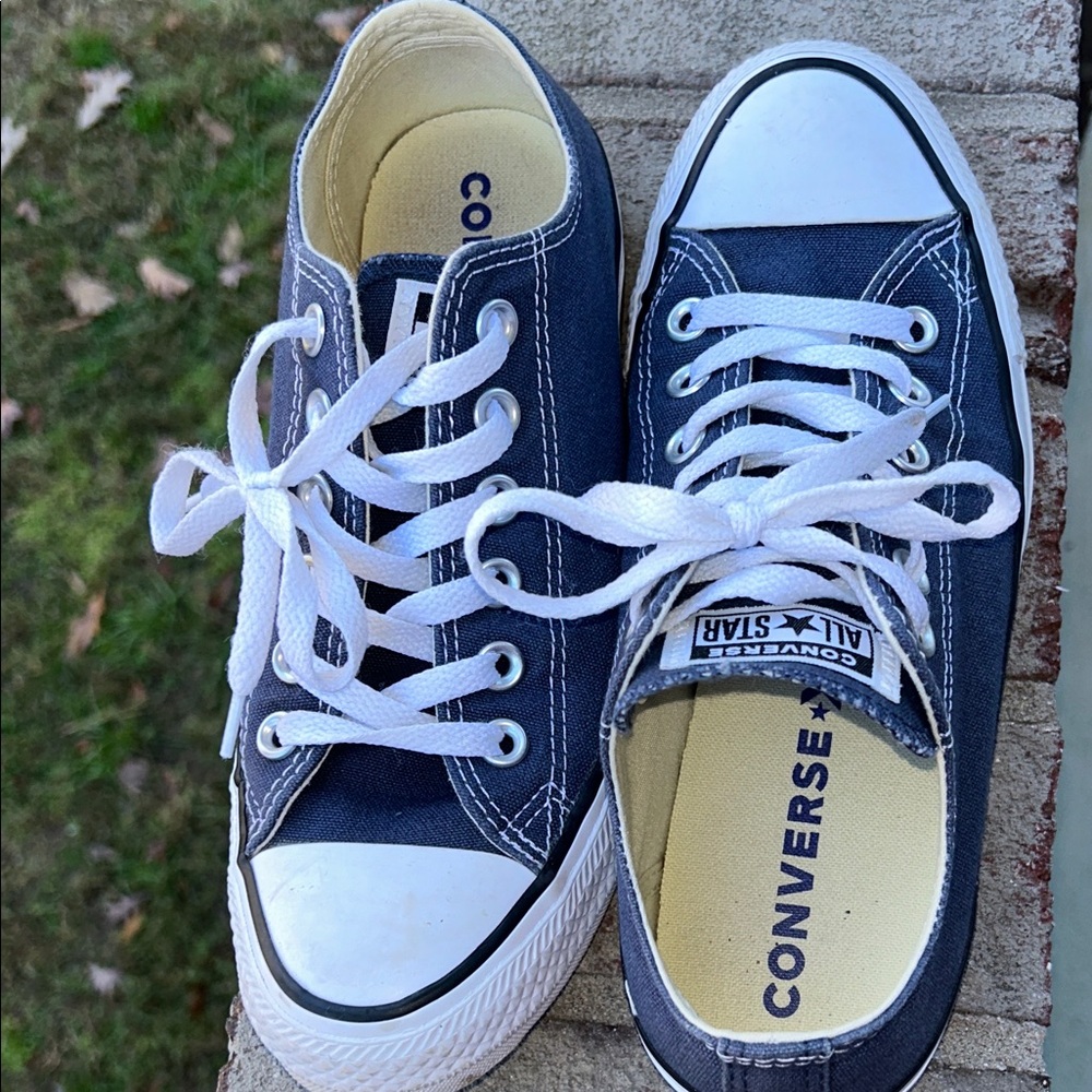 ConverseClassic Navy and White Sneakers EUC Minimal Wear low Price